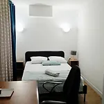 6 Homestay *