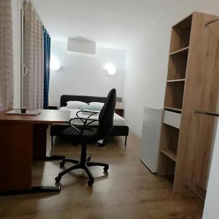 6 Quarto em Acomodações Particulares *